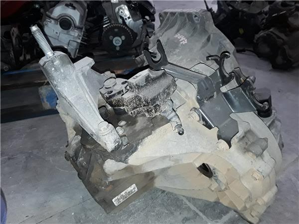 Ford FOCUS Sedán (DFW)