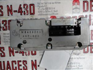 Mitsubishi Carisma Berlina 4 (DA0)(1996->)