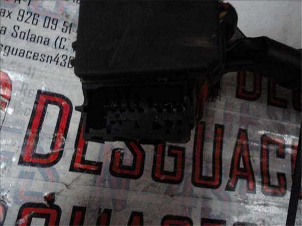 Mitsubishi Carisma Berlina 4 (DA0)(1996->)