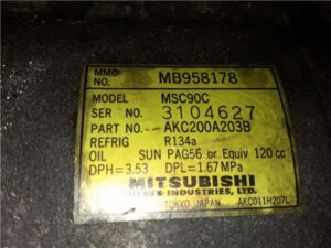 Mitsubishi Carisma Berlina 4 (DA0)(1996->)