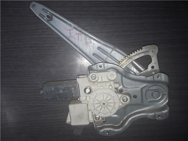 Toyota Avensis Berlina (T25)(2003->)