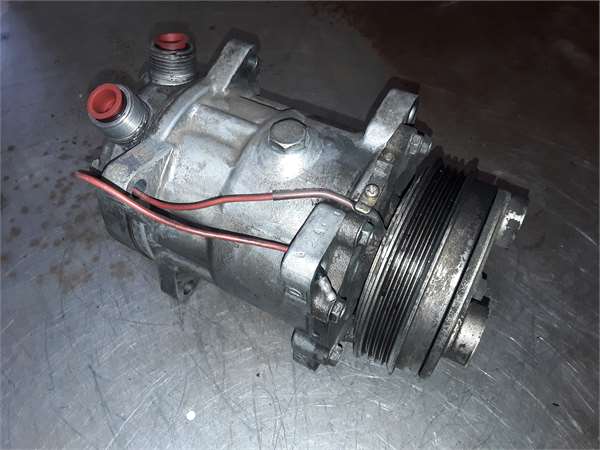 Renault 21 Sed&aacute;n (L48_)